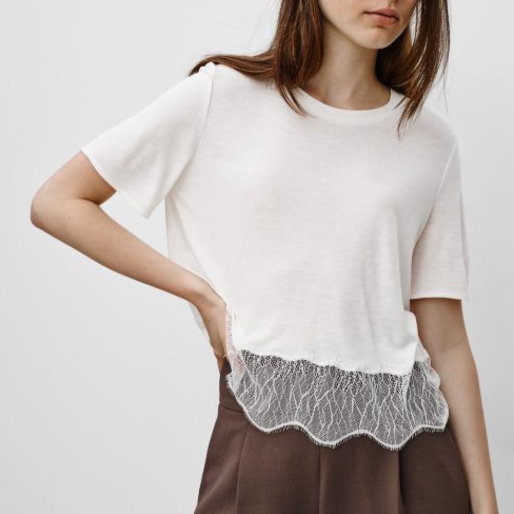 Aritzia Wilfred t-shirt with lace